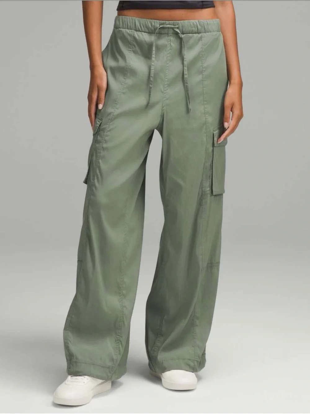 Like New - Lululemon Lightweight Adjustable Mid-Rise Cargo Pant (XL)